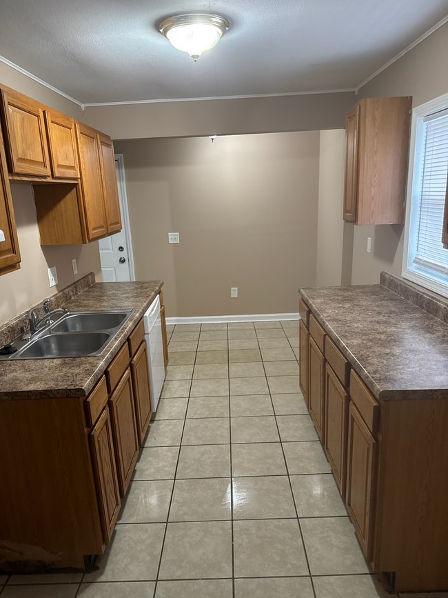 Building Photo - 1905 Sheffield St