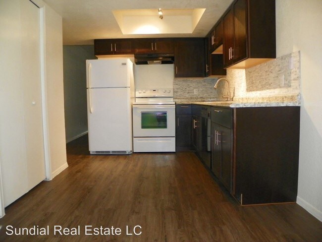 Building Photo - 65-65 N May