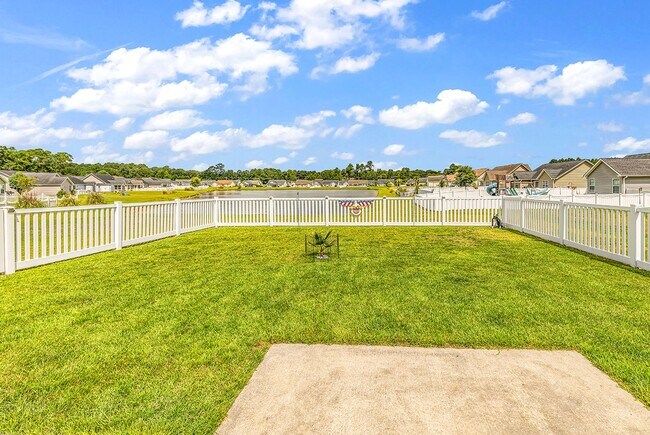 Building Photo - Beautiful 3bd/3ba WITH fenced in yard! UNFURNISHED!