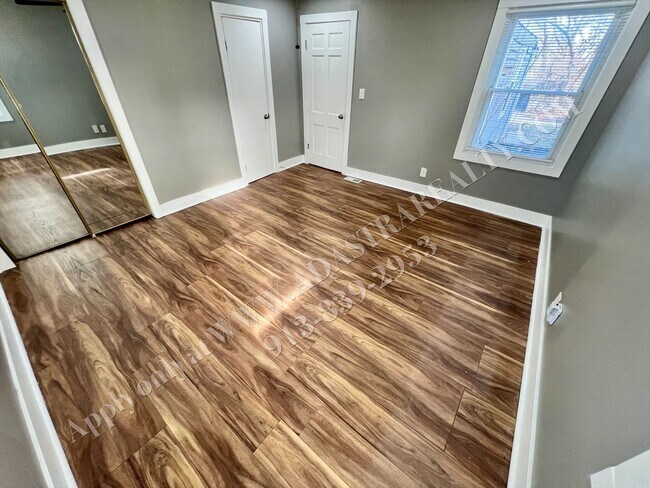 Building Photo - MOVE IN SPECIAL!! Updated 4 Bed 3 Bath Home in KCMO-Available NOW!! MOVE IN SPECIAL $200 OFF 2nd ...