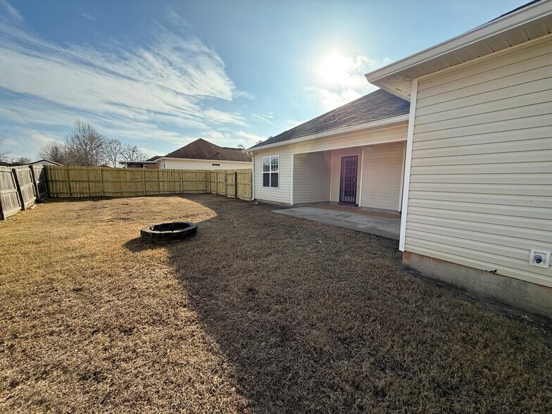 Building Photo - 100 Englewood Ct