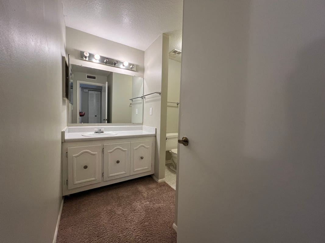 Building Photo - 506 Orange Dr