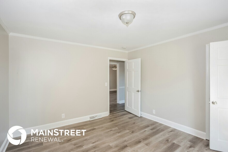 Building Photo - 2118 Deepwood Pl