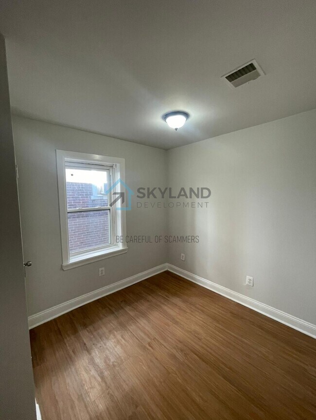 Building Photo - 1519 N 60th St