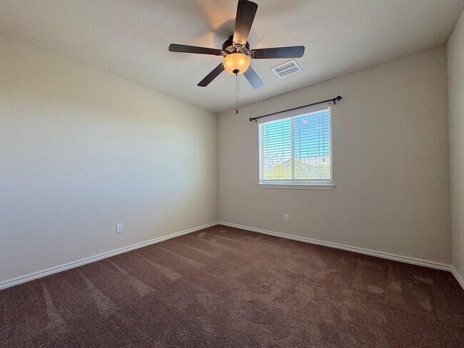 Building Photo - West El Paso 4bed/3bath + office - Refrig ...