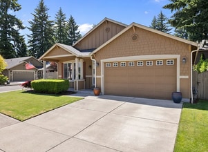 Building Photo - MUST SEE! Beautiful 3 Bedroom, Ranch Style Home, Fenced Yard, AC, 2 Car Garage & More!