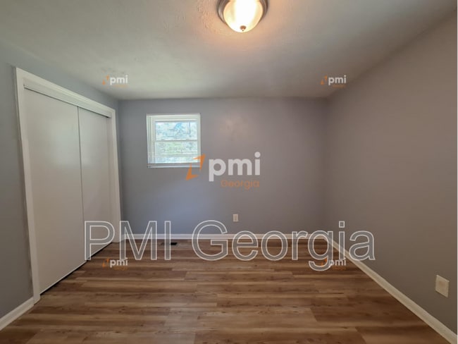 Building Photo - 6139 Lullwater Dr