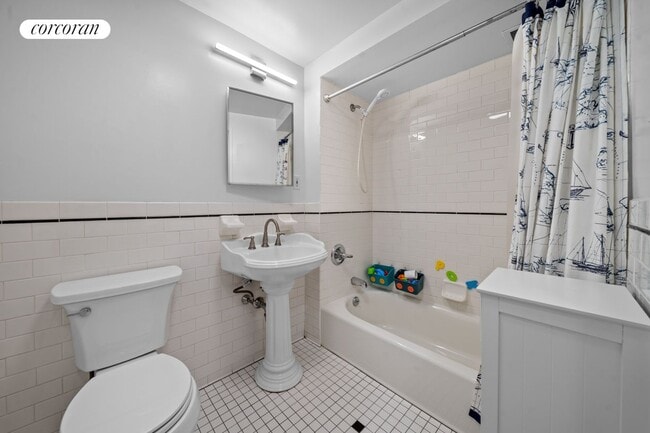 Building Photo - 15 Calder Pl