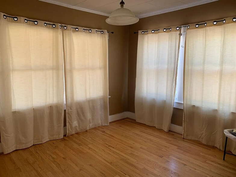 Building Photo - 2409 E Mabel St