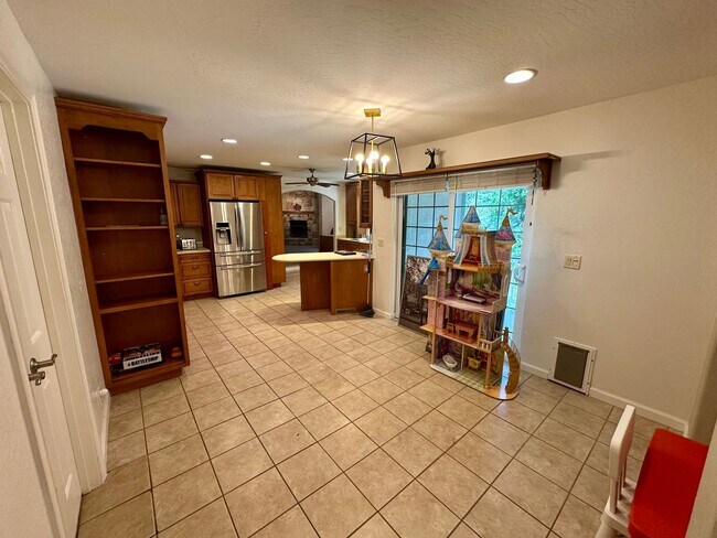Building Photo - Stunning 4 Bedroom 3 Bathroom House with a...