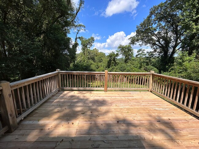 Backyard deck - 547 Erin Ave SW