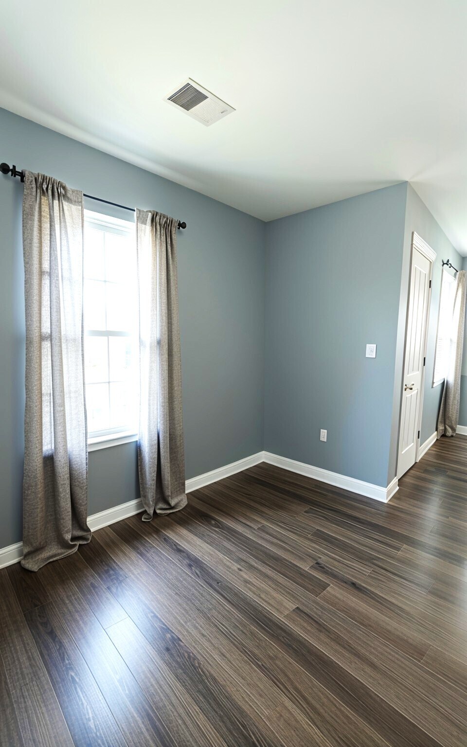 Dining Room - 1103 W Belmont St