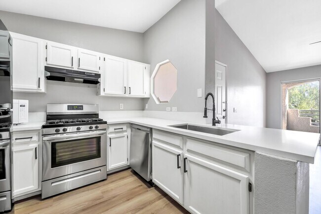 Building Photo - Stylishly Renovated Condo with Modern Finishes in a Gated Community!