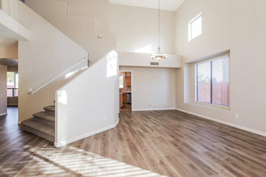 Building Photo - 3918 W Escuda Dr