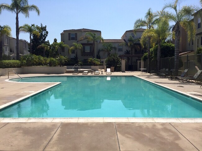Building Photo - Quiet Otay Ranch townhouse, 3bed/3bath now...