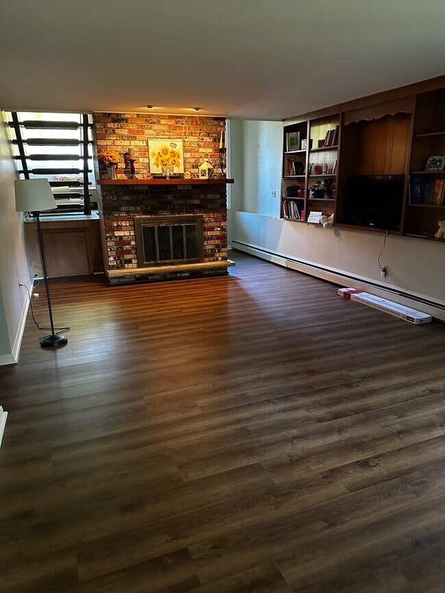 Building Photo - 7863 Russell Ln