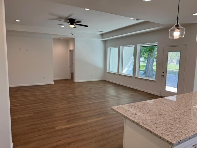 Building Photo - 6405 Carver Ave