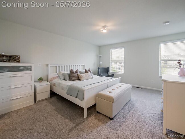 Building Photo - 8640 Quincy Dr