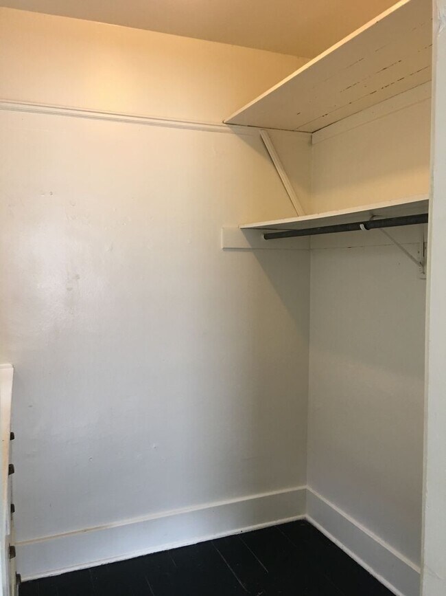 Interior Photo - BI1230