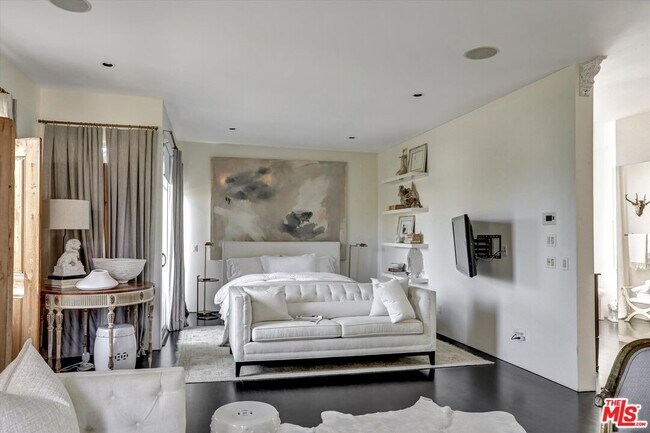 Building Photo - 2425 Clement Ave