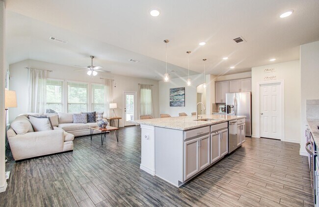 Building Photo - 27817 Ellie Oak Ln