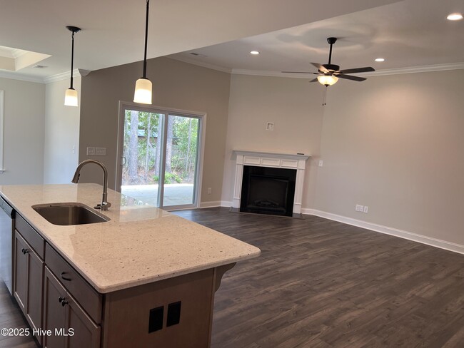 Building Photo - 2205 Rhinestone Dr