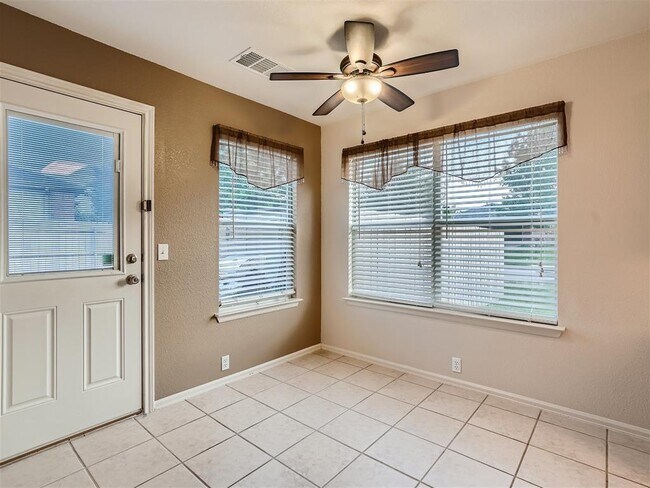 Building Photo - 215 Spruce Dr