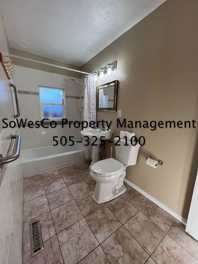 Building Photo - Large 3 Bedroom Home on East Side of Town