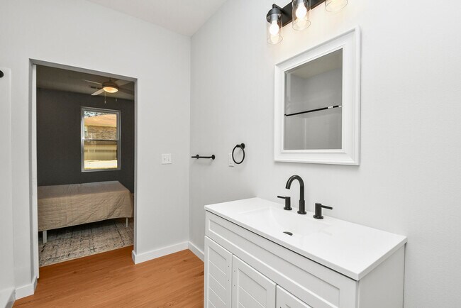 Building Photo - 505 W Grand St