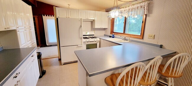 Building Photo - 41511 N Country Club Dr