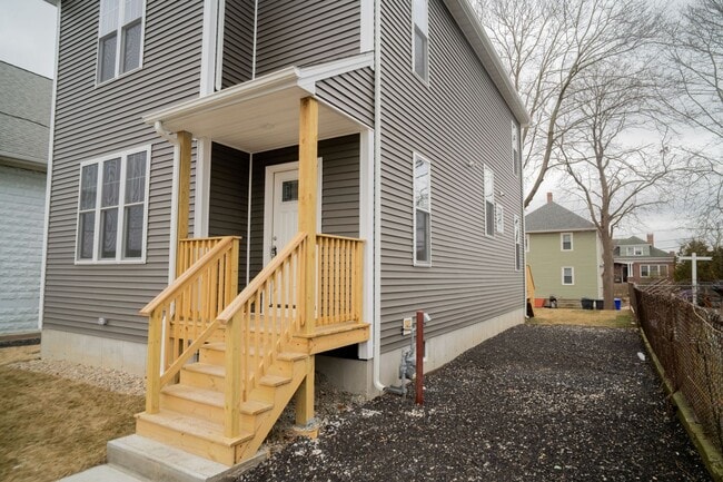 Building Photo - 61 Wainwright St