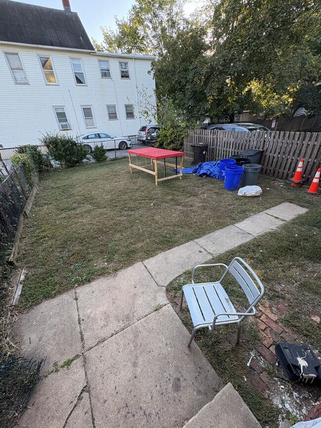 Building Photo - 218 Easton Ave