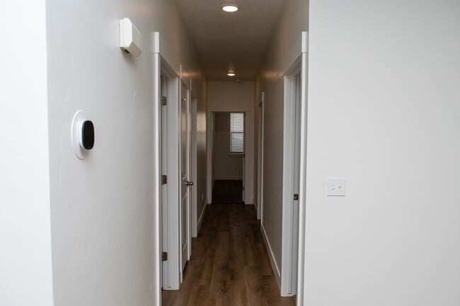 Building Photo - 459 W 15 S