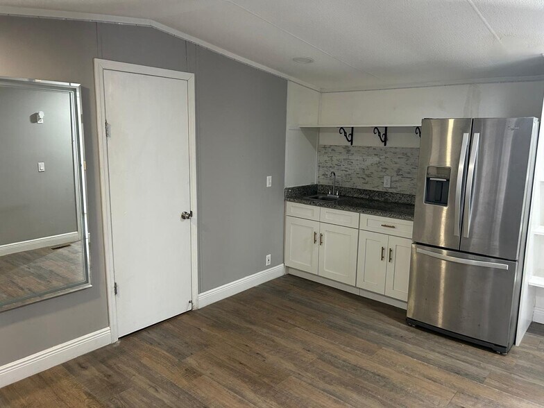 Building Photo - 4770 Naranja Way