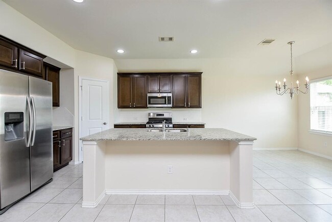 Building Photo - 16035 Dehay Ln