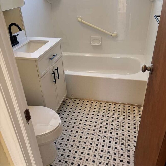 Building Photo - 4481 Westpoint St