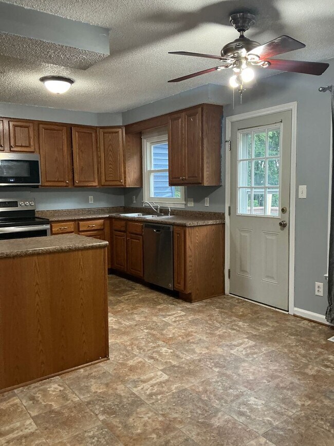 Building Photo - 1323 Wennona Dr