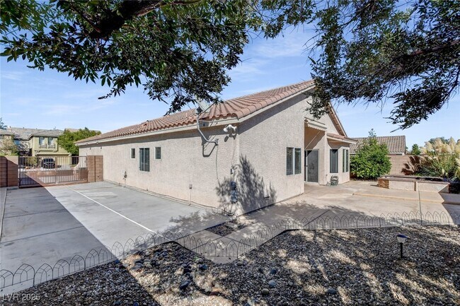 Building Photo - 8325 Jo Marcy Dr