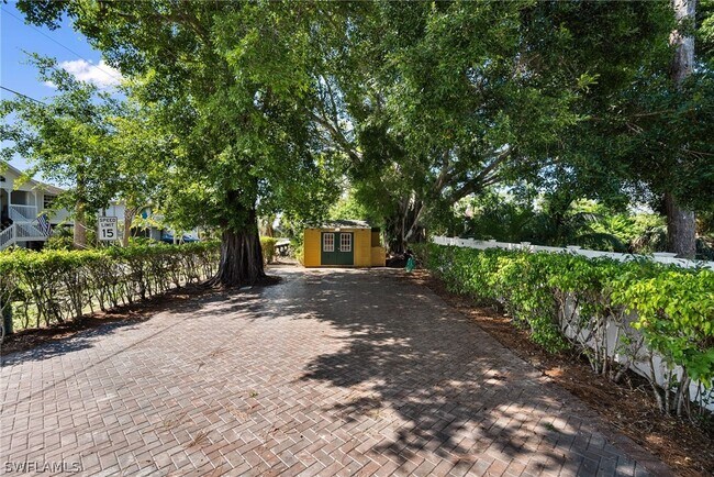 Building Photo - 4011 Tarpon Ave