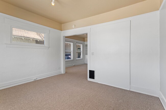 Building Photo - 1 Bedroom with den close to SW! Walking distance to Providence Park!