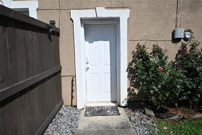 Building Photo - 994 Overbrook Cir