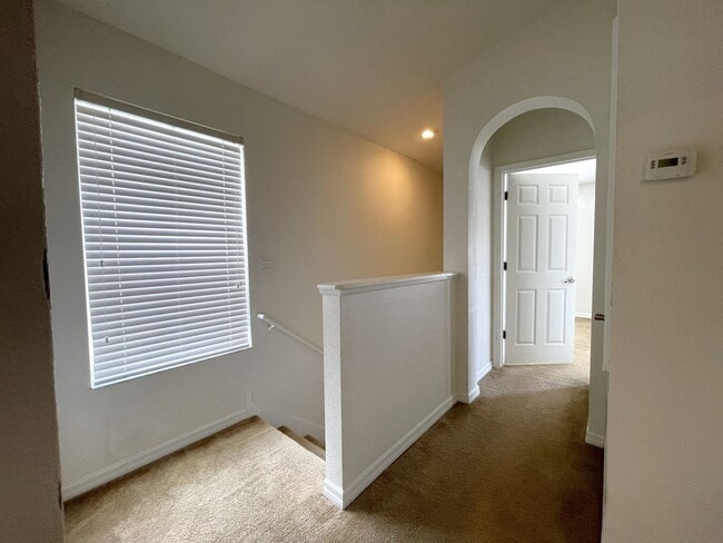 Building Photo - 3/2.5 Townhome in Pinellas Park Available Immediately