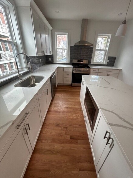 Building Photo - 8 Brookside Ave