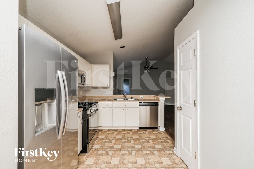 Building Photo - 11133 Lakeside Vista Dr