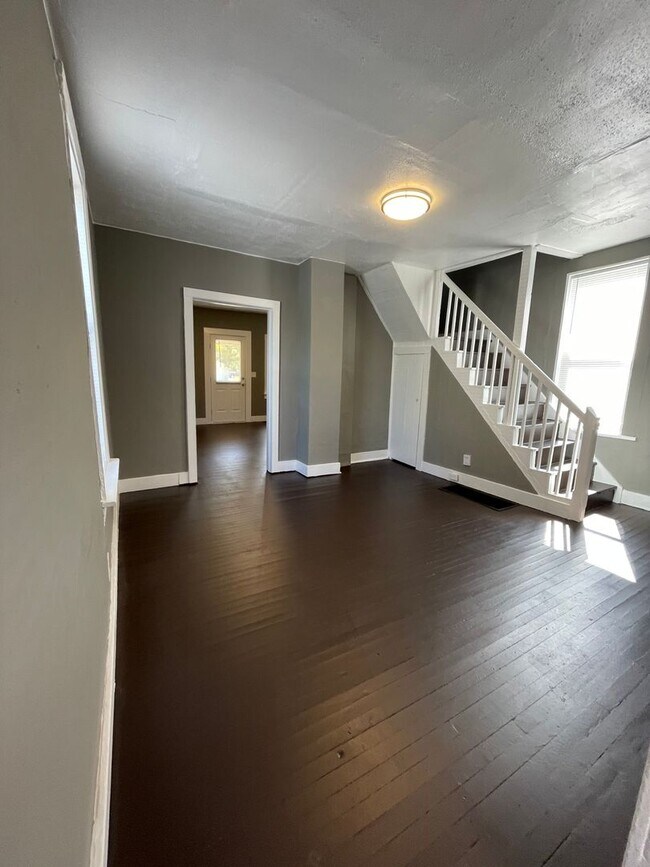 Building Photo - Single Family Home