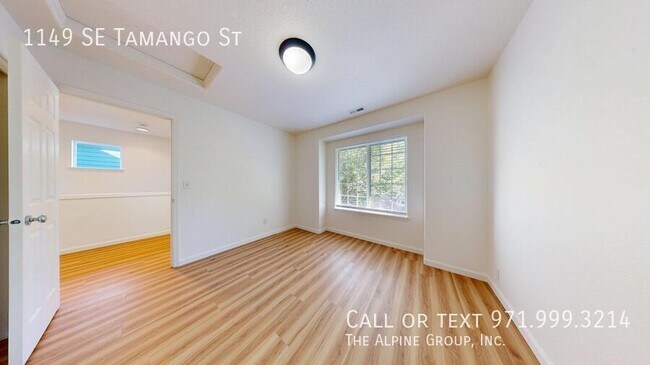 Building Photo - 1149 SE Tamango St
