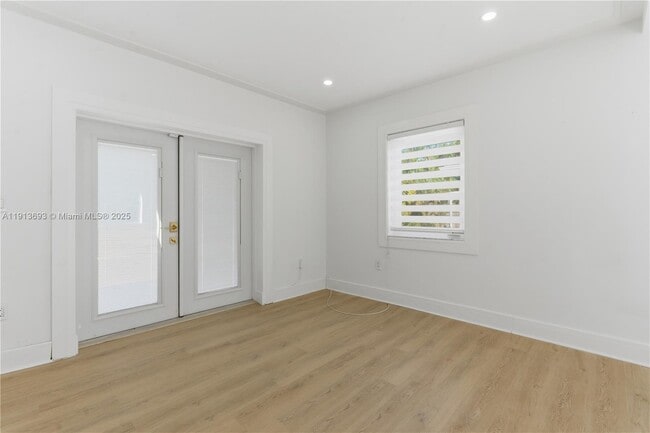 Building Photo - 1244 SW 13th Ave