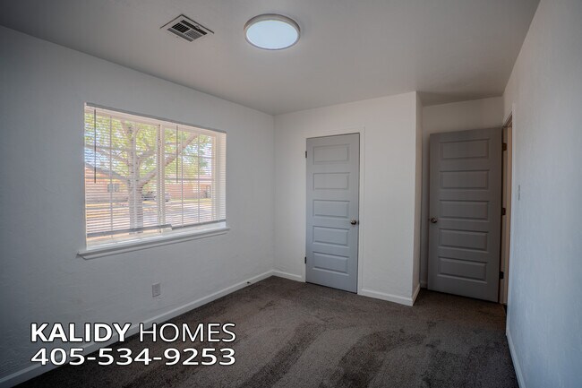 Building Photo - 413 Winding Ln