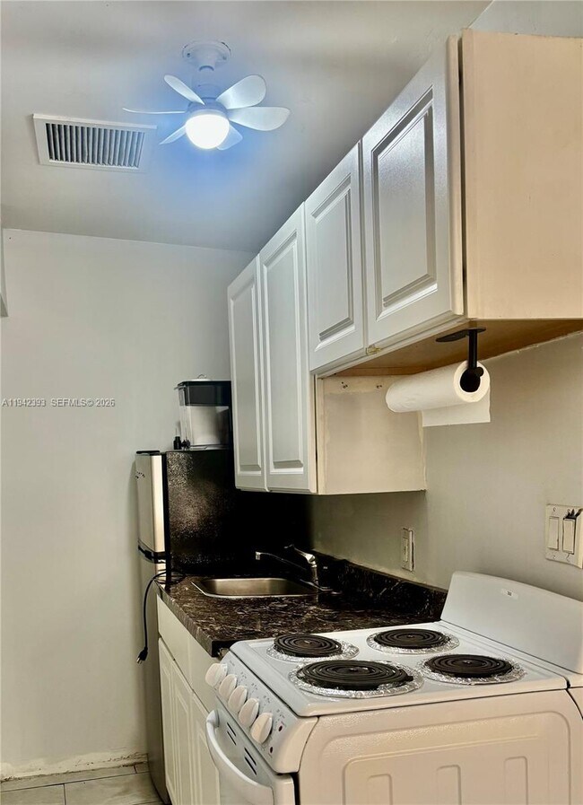 Building Photo - 2020 NE 26th St