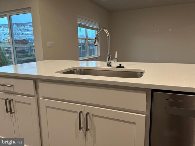 Building Photo - 140 Wappinger Ter